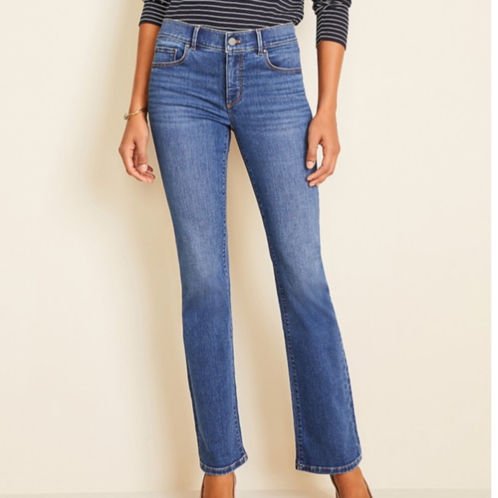 Ann Taylor Loft Curvy Boot Cut Light Wash Low Rise Jeans Size 0